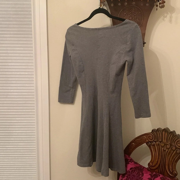 FOREVER 21/WOMENS SCOOP NECK 3/4 SLEEVE GRAY KNIT DRESS/SMALL - Picture 3 of 8